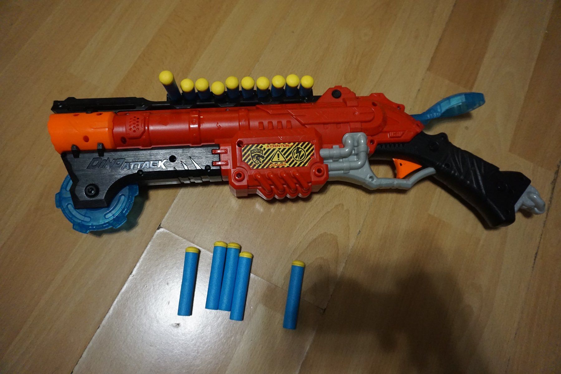Giocattoli: Dino Attack Spielzeug Gewehr mit Darts – Usato da Zürich venduto da einalemjena