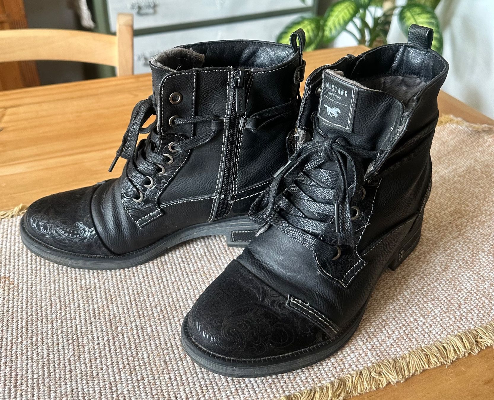 Mustang Scarpe da donna: Schwarze Mustang-Boots Gr. 38 – Usato da Muri AG venduto da Shoshana5