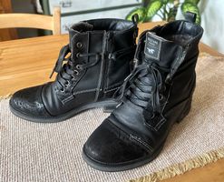 Schwarze Mustang-Boots Gr. 38