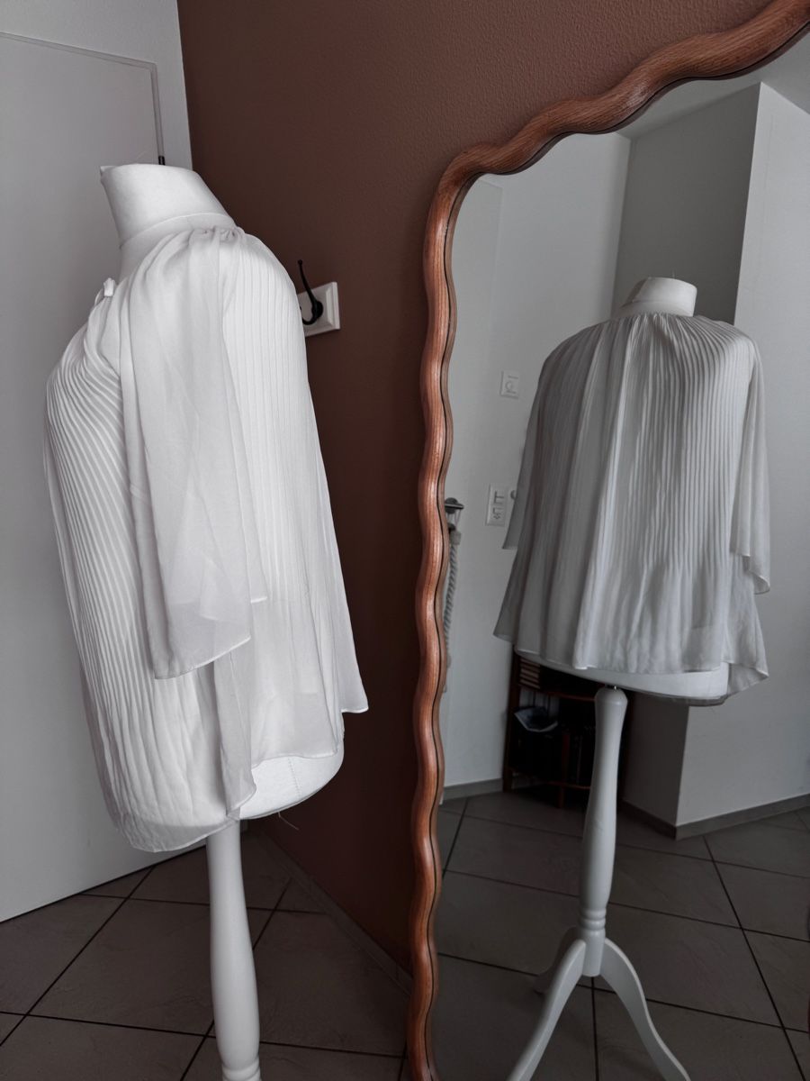 Camicette: Hübsche Bluse im Plisee Eierschalen-weiss Gr XL – Usato da Muttenz venduto da einfach-schoen 2