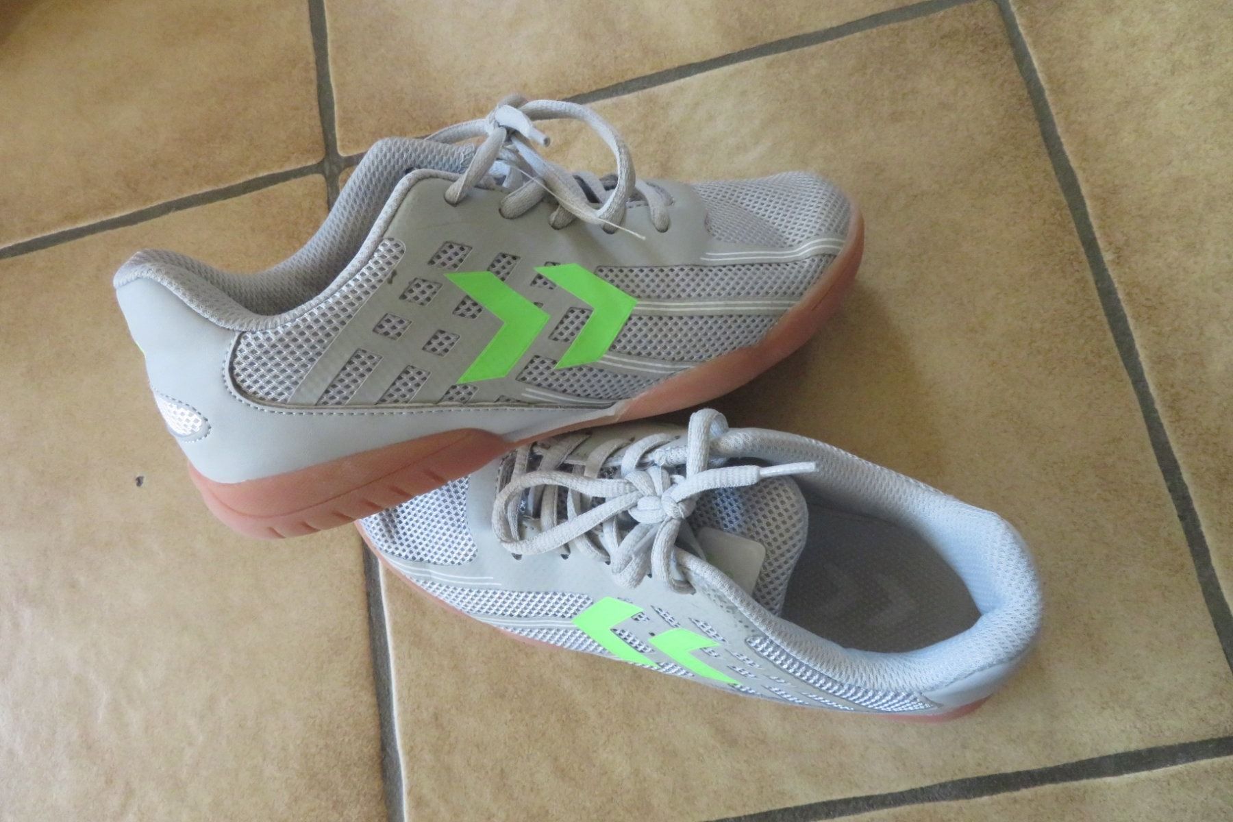 Hummel Schuhe für Jungen: Hummel Hallensportschuhe Gr. 37 – Gebraucht aus Steckborn von Bibendum02 1