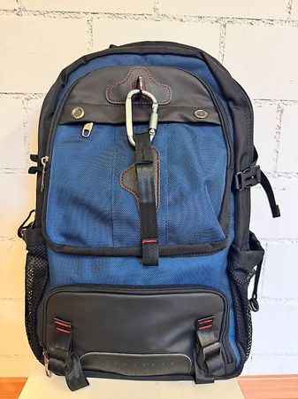 Rucksack mit viel Stauraum & USB-Anschluss ? wie neu!