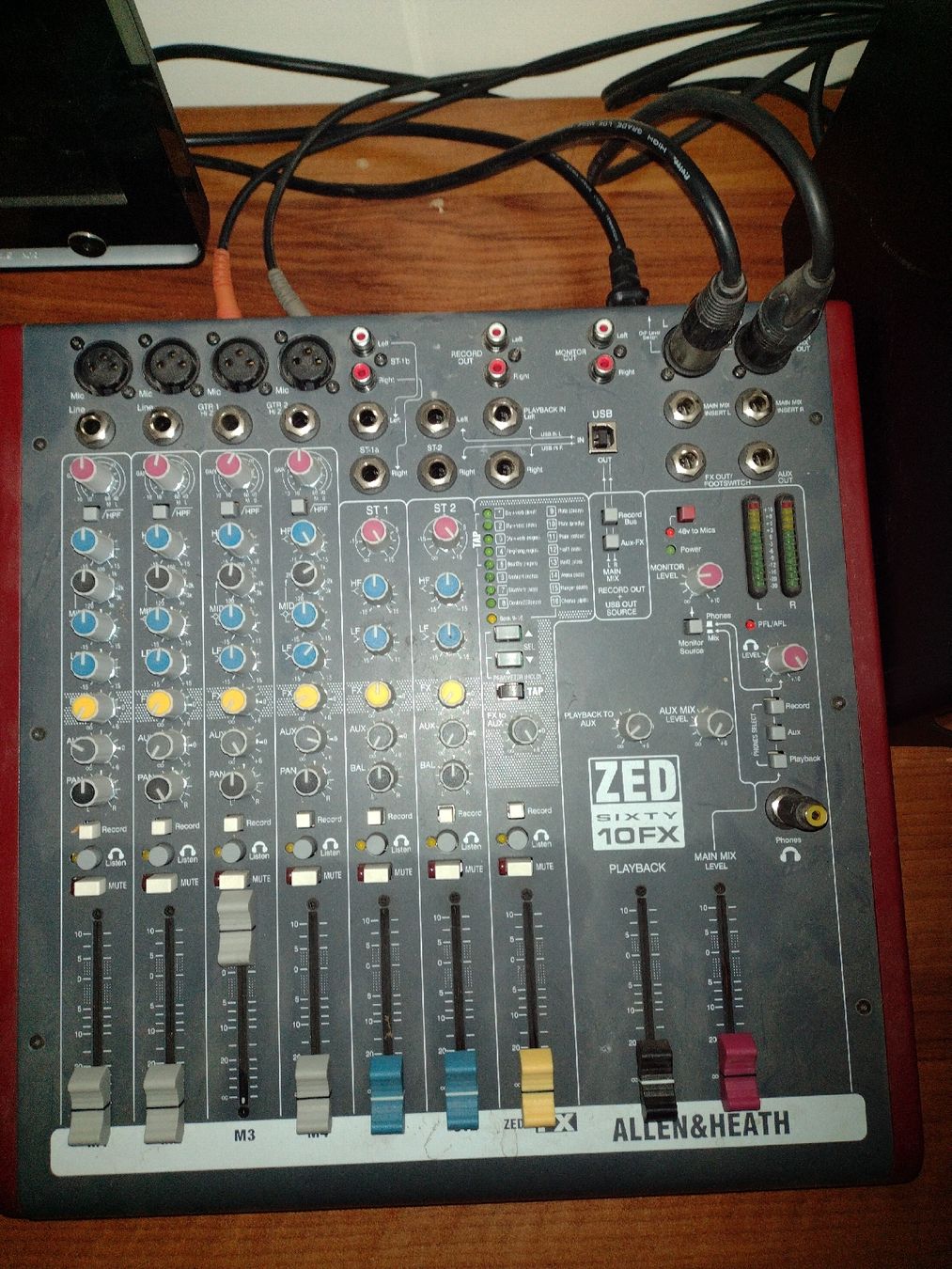 Allen & Heath Console di mixaggio: Mischpult Allen & Heath ZED 60 10FX – Usato da Liestal venduto da mykelog 1