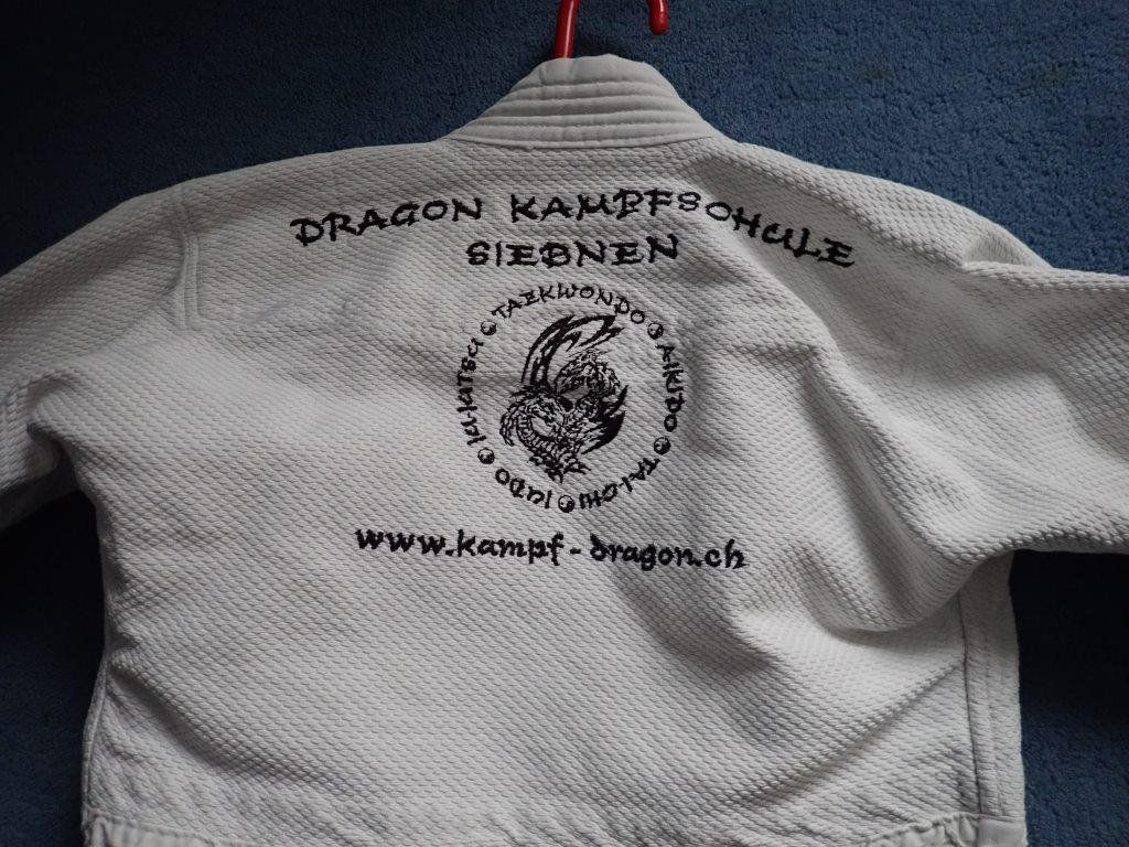 Completi: Trainingsanzug Kampfsport Grösse 120 – Usato da Galgenen venduto da Marc98 2