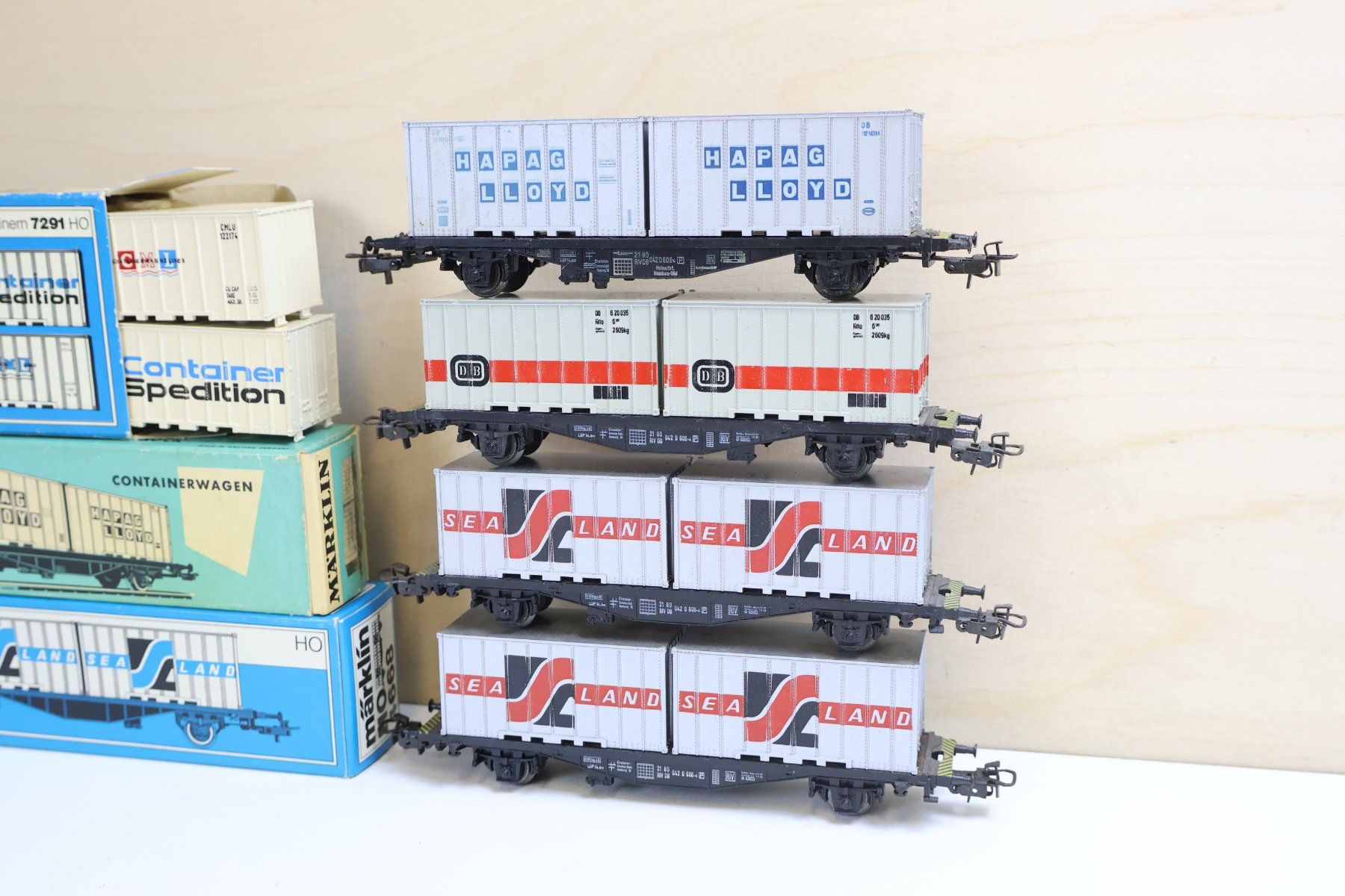 Märklin Modellini di ferrovie: Märklin 4 x Containerwagen H0 + extra Container Set 7291 – Usato da Winterthur venduto da Monstera 1