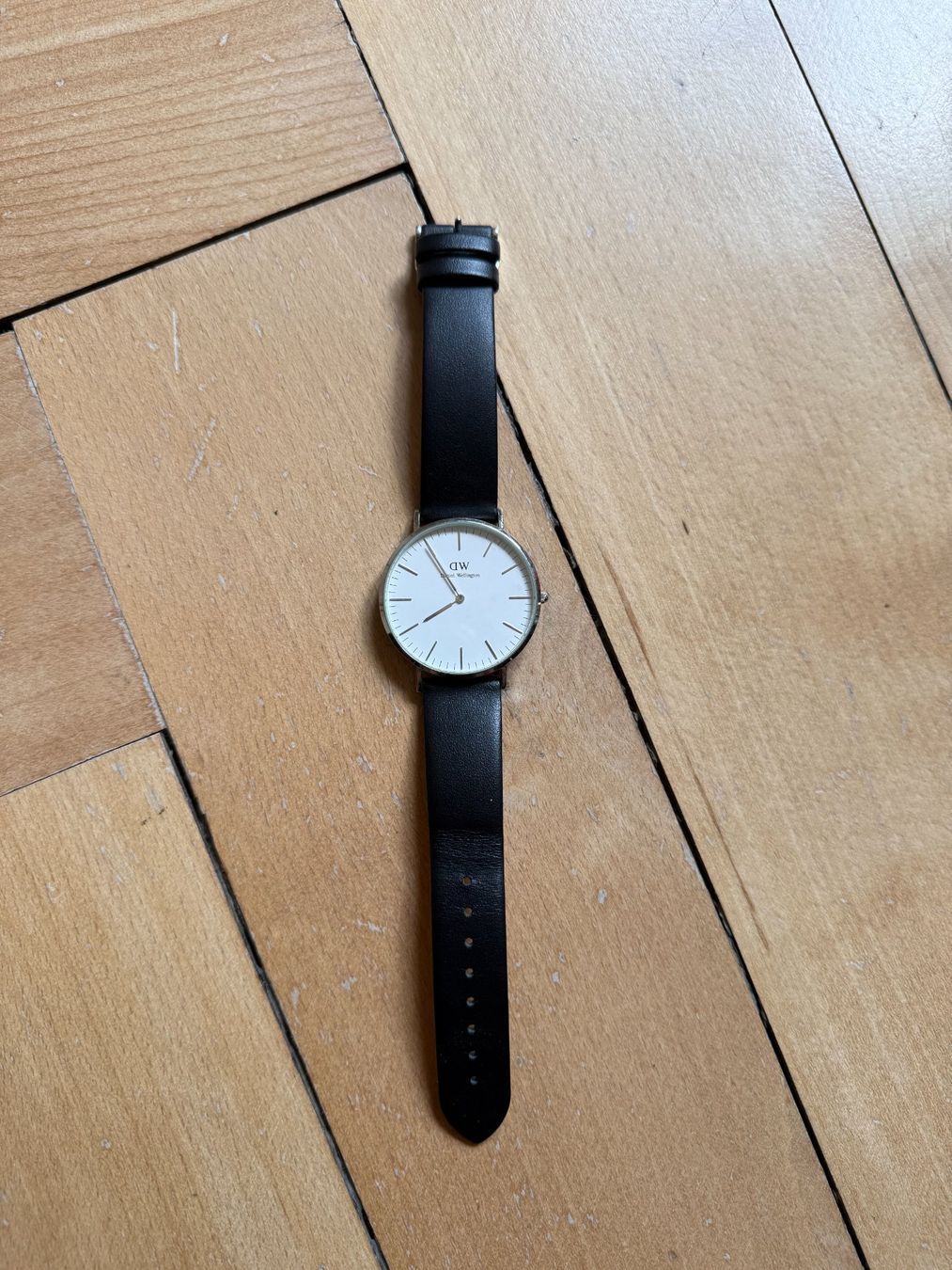 Daniel Wellington Montres: DANIEL WELLINGTON - Uhr schwarz – D'occasion à Zürich par Diazaio
