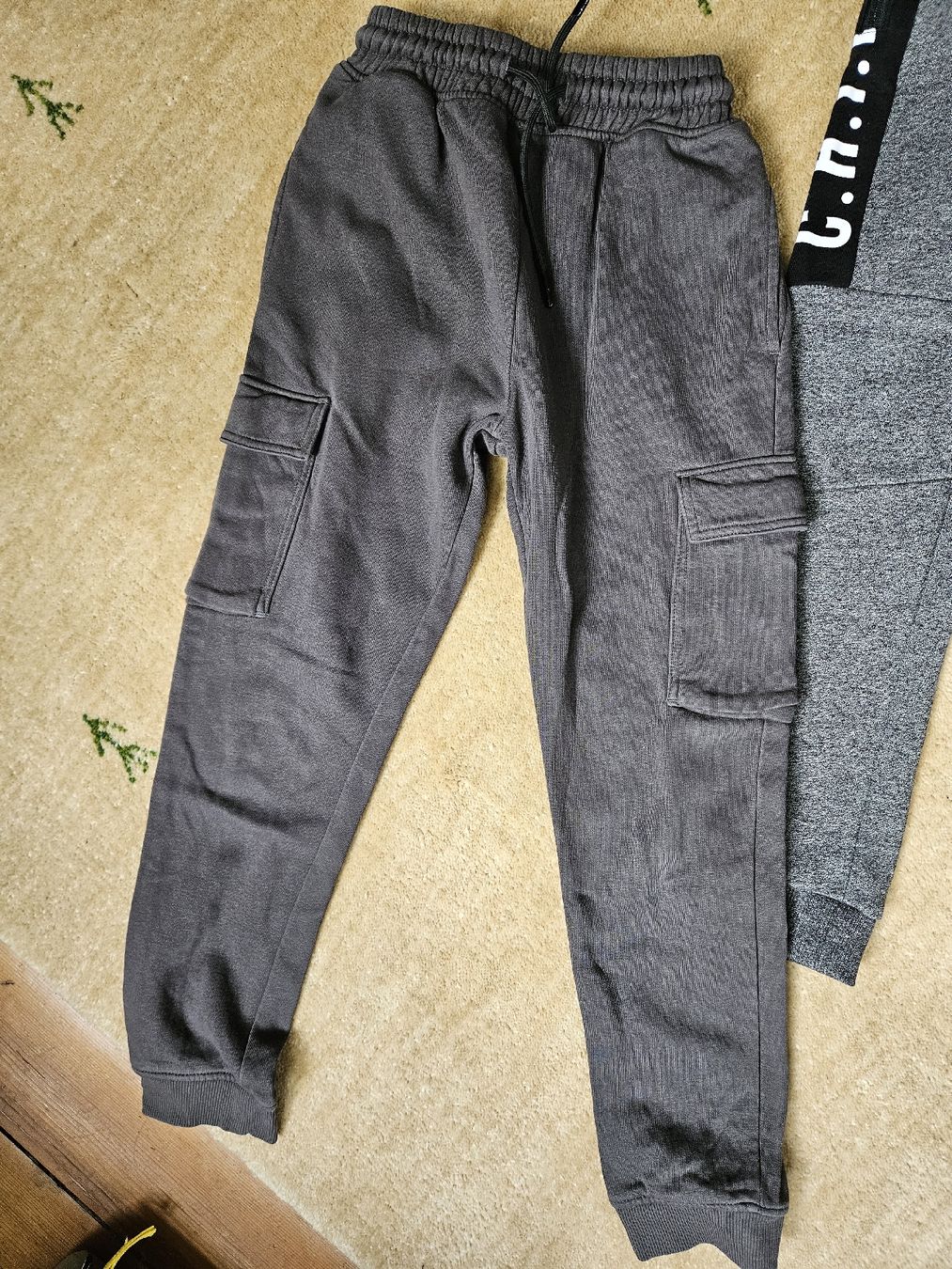Lotti & Set di vestiti: 4 Jogginghosen 134/140 – Usato da Arlesheim venduto da Flohmi_A_Z 2