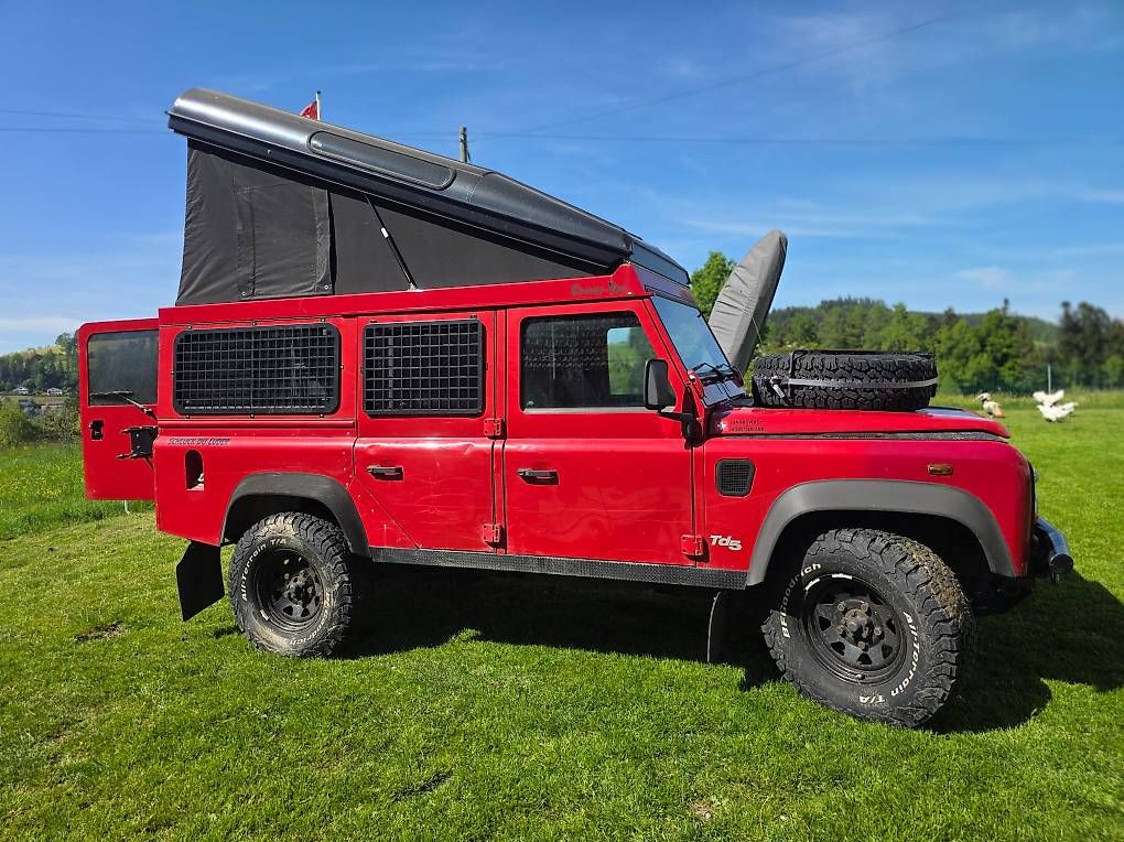 Land Rover Automobili: Land Rover Defender 110Tdi rot – Usato da Wald AR venduto da himmel1