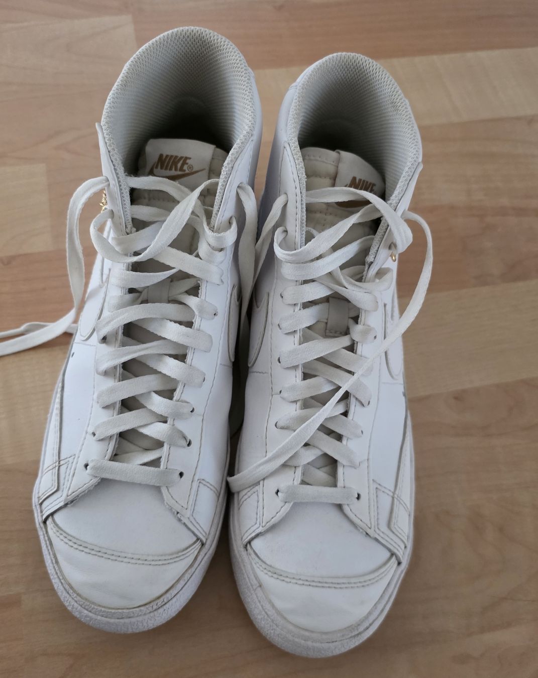 Chaussures femmes: Nike Turnschuhe – D'occasion à Jona par san_f7pf 2