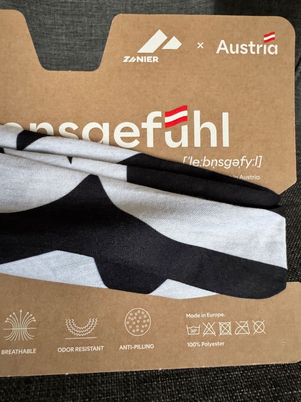Foulard & Sciarpe: Schlauchschal - Austria / Österreich – Nuovo e nell'imballaggio originale da Zürich venduto da Lionsands 2