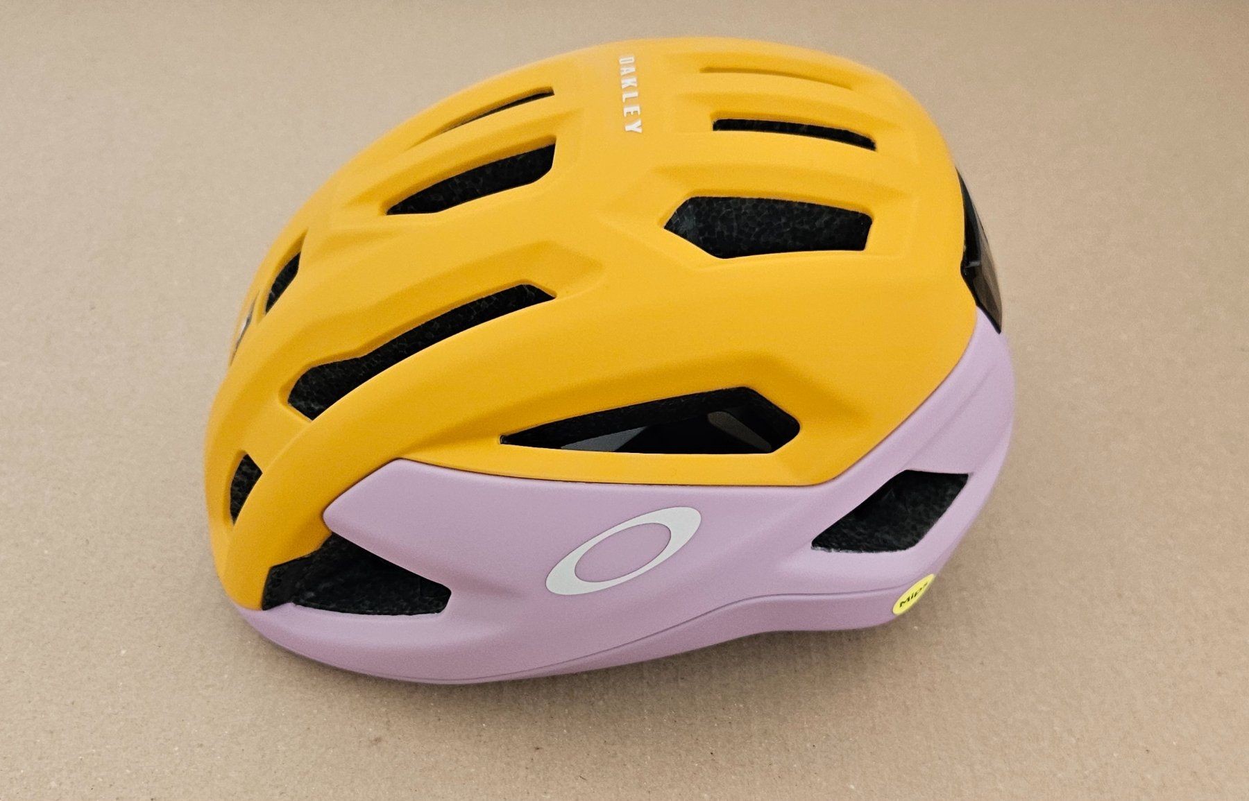 Oakley Caschi: Oakley Fahrradhelm ARO3 – Nuovo (secondo la descrizione) da Dachsen venduto da Topparts1