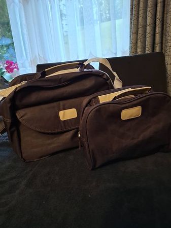 Handgepäck mit kleiner Tasche dazu 