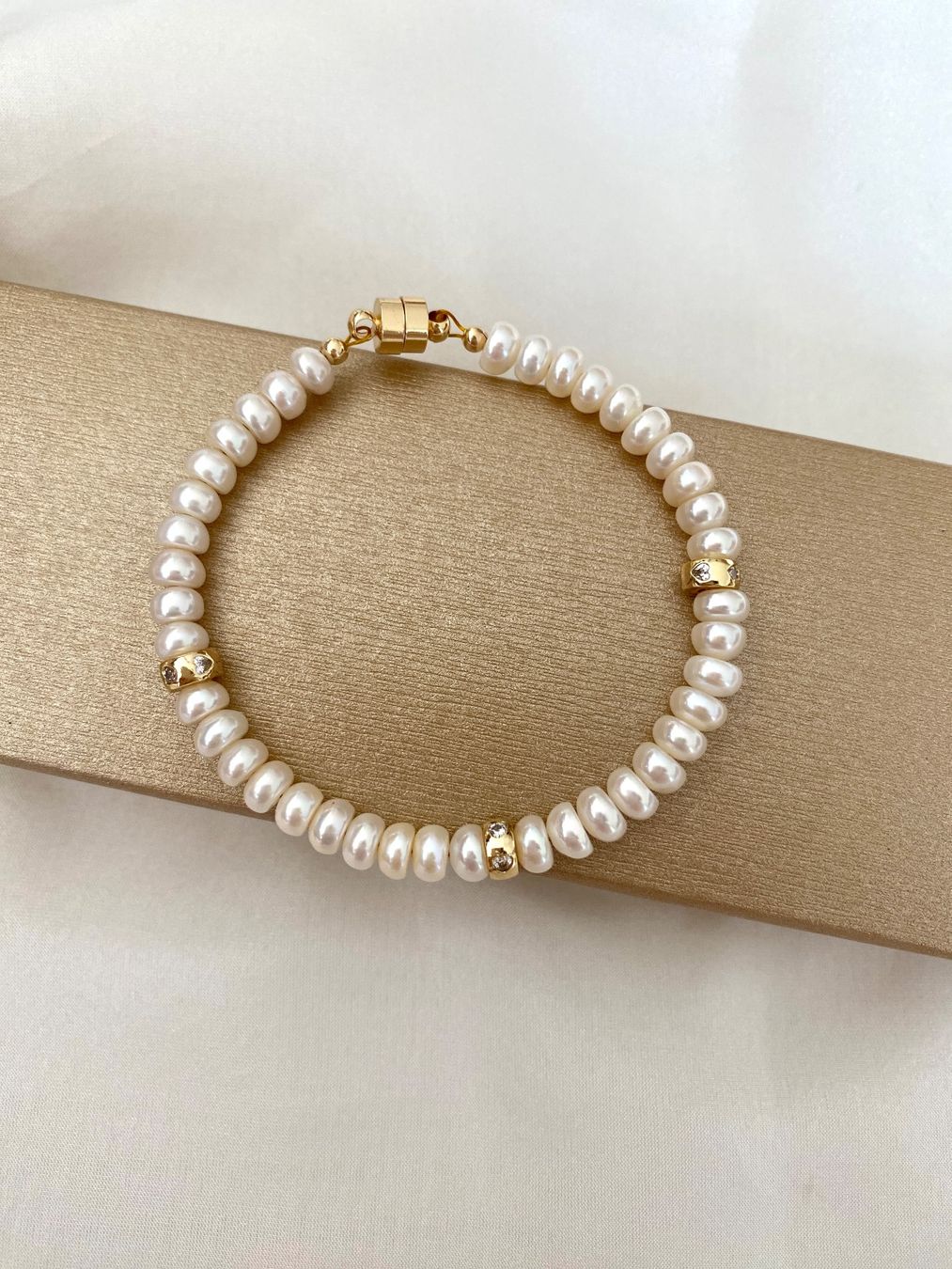 Bracciali & Braccialetti: Süsswasserperlen/Perlen Armbänder – Nuovo e nell'imballaggio originale da Sarnen venduto da Yingsperlen4