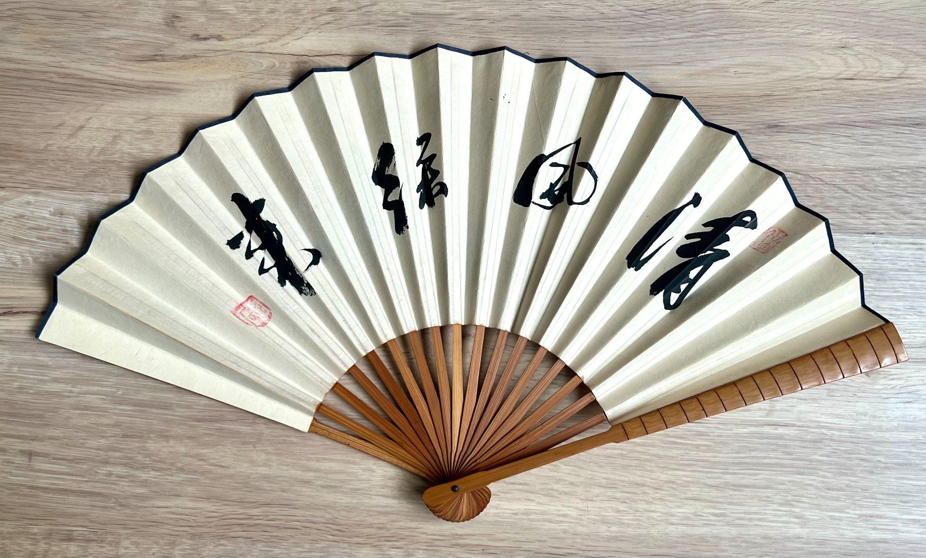 Tutte le decorazioni: Handbemalter chinesischer Fächer, Bambus Motiv – Nuovo e nell'imballaggio originale da Leimbach TG venduto da easydiver87 1