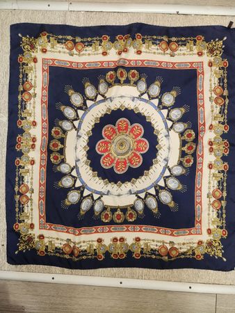 Foulard en soie motif traditionnel multicolore Ascots