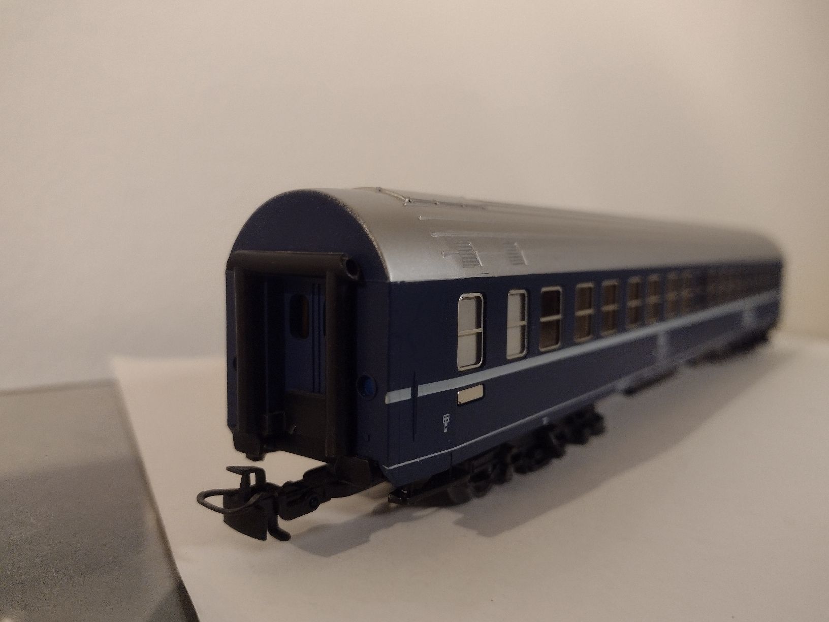 Märklin Modellini di ferrovie: Märklin HO Scale FS TEN Train Car - Blue/Silver -AC Model – Usato da Zürich venduto da TrainLine 2