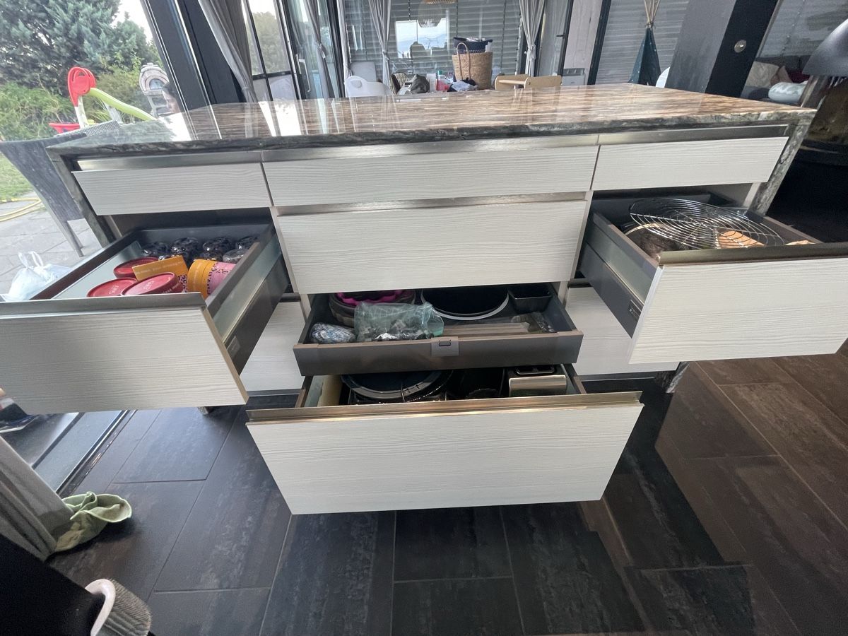 Cuisines complètes: Îlot de cuisine / bar en marbre avec rangements – Neuf (Voir description) à L’Abergement par latoure 5