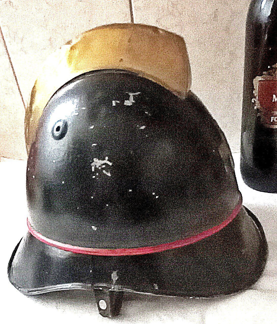 Pompieri: Alter Feuerwehrhelm aus Stahl – Usato da Baar venduto da 2cvbaar 2