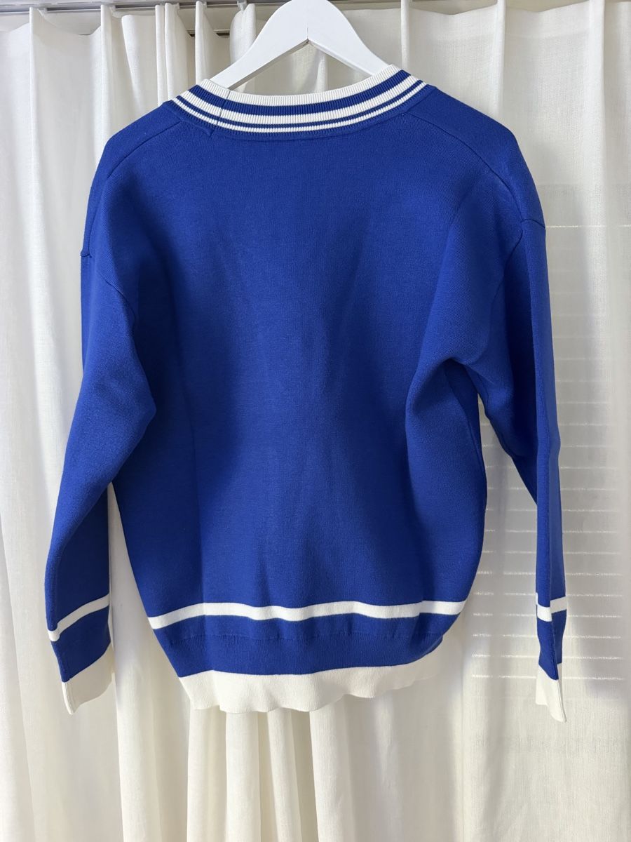 Sandro Maglioni & Felpe: Sandro Strickpullover blau mit Aufnäher – Usato da Muttenz venduto da c.car 3