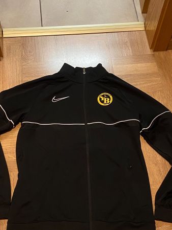 YB Trainingsanzug – Grösse L – Schwarz