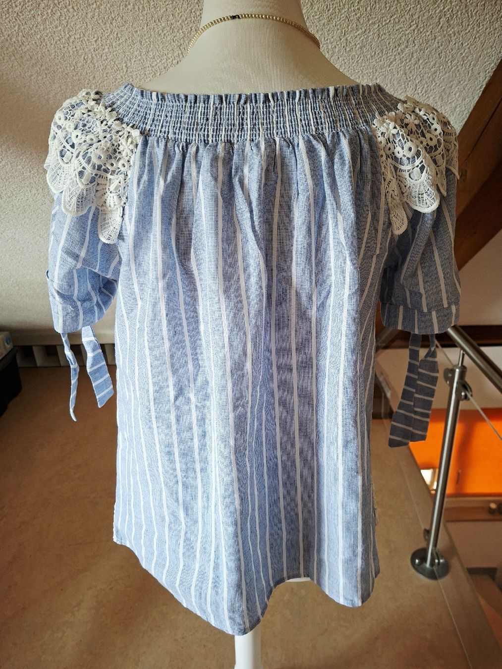 Camicette: Chicoree Bluse Grösse L blauweiss gestreift mit Spitze – Usato da Klingnau venduto da vollmond36 2