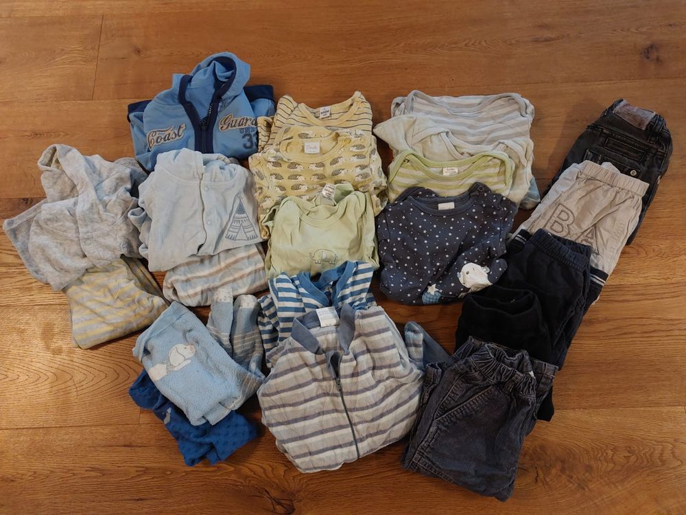 Ensembles coordonnés: 21-Teiliges Kinderkleider Paket, Grösse 74 – D'occasion à Hellbühl par the-brain