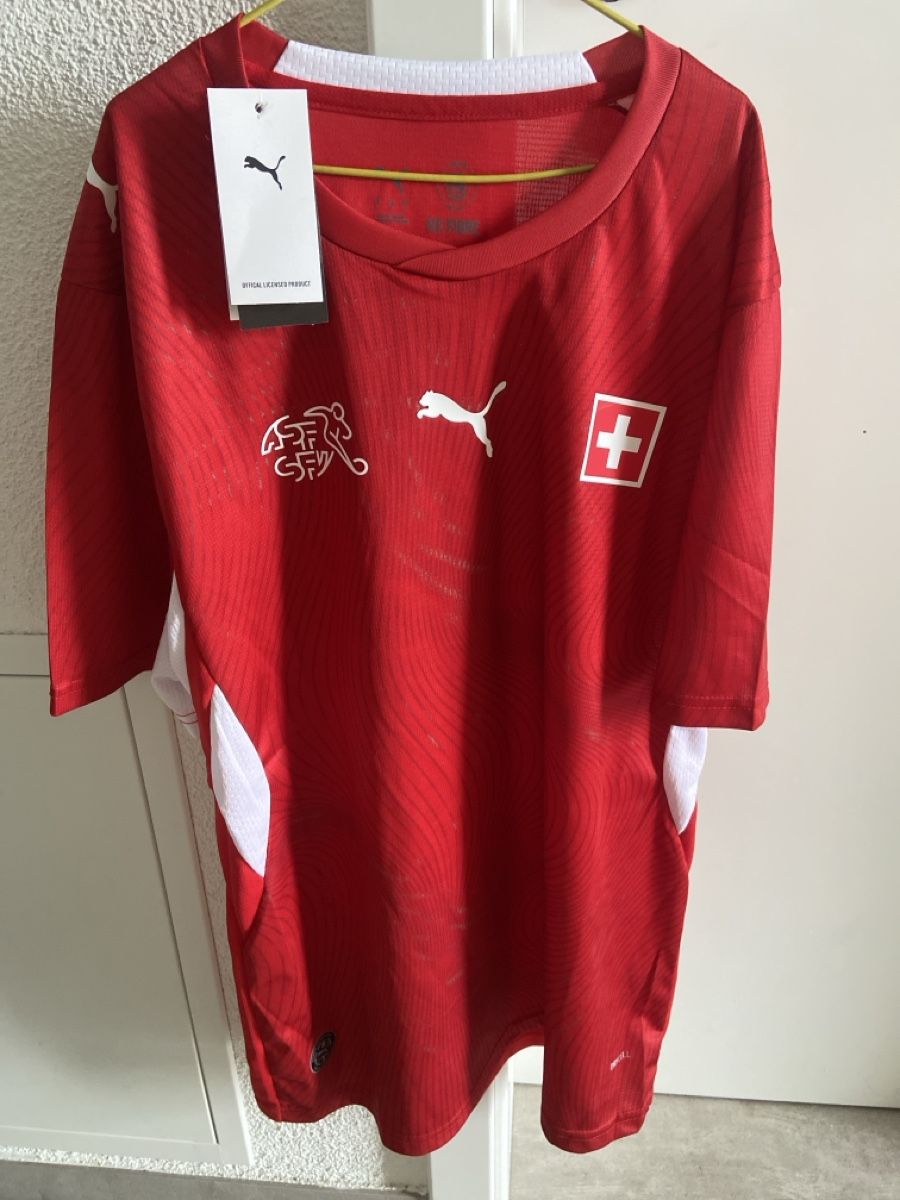 Puma Canottiere & Pantaloni: Maillot officiel Suisse 2026 – Usato da Ste-Croix venduto da Elsa_illigo