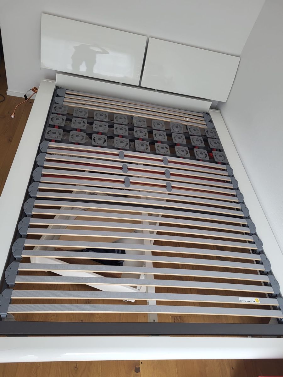 Lits: Bettgestell weiss 140x200cm – D'occasion à Buttisholz par Kinglewis