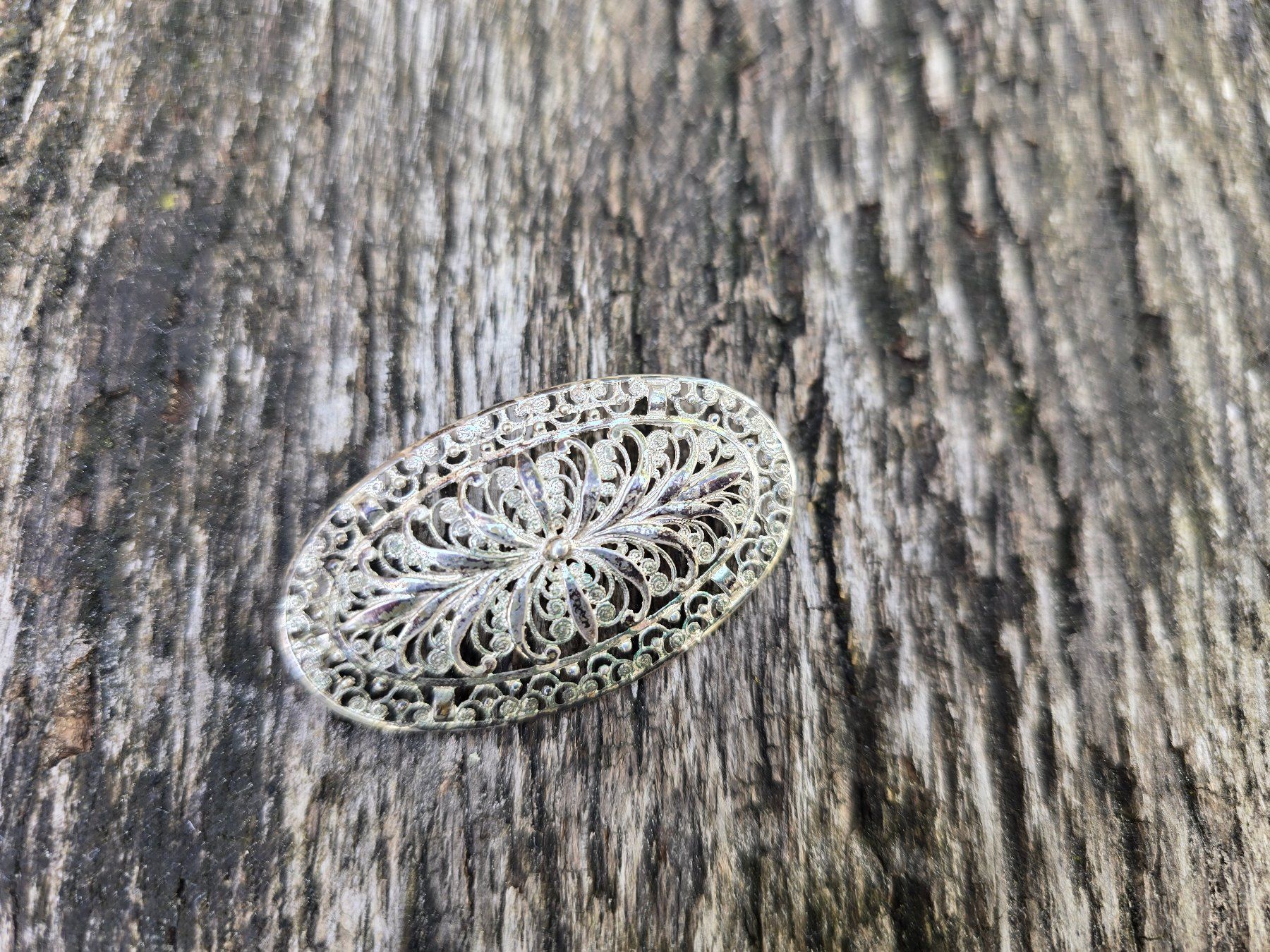 Broschen & Nadeln: Schmuck: Brosche oval filigran antik Schmuck Silber – Gebraucht aus Romanshorn von Rachacha
