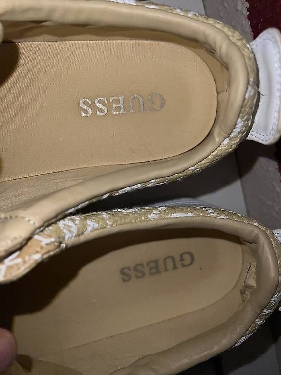 Scarpe da uomo: Guess Gianele Sneakers Gr. 43 Neuwertig – Usato da Fällanden venduto da fai_n5tr 3