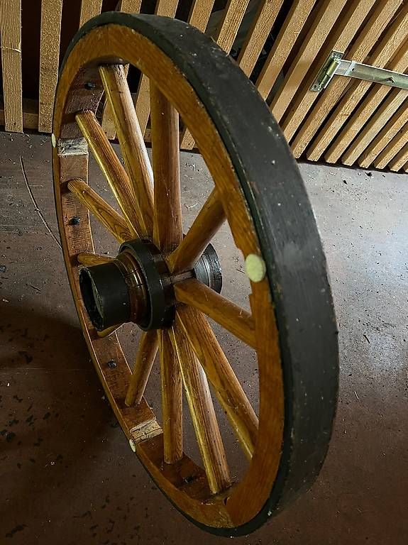 Pneumatici & Ruote complete: Wagenrad aus Holz – Usato da Zweilütschinen venduto da alfredi62 1