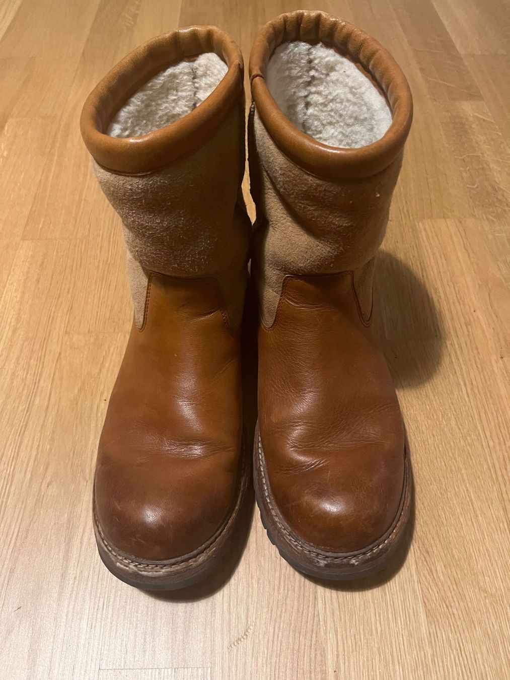 Ugg Scarpe da uomo: (E) UGG Boots 42 Neupreis $349 – Usato da Jonen venduto da Sevenb
