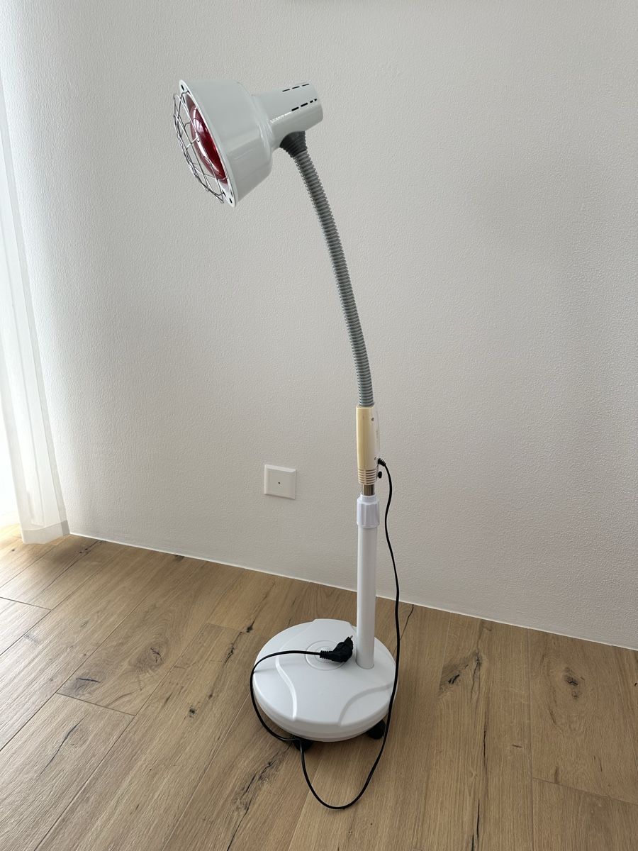 Attrezzature mediche: Infrarotlampe Wärmelampe mit ständer  – Usato da Muri AG venduto da myThomas 3