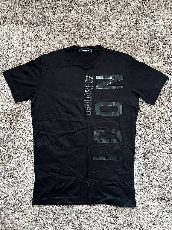 T-shirt: Dsquared2 schwarz T-Shirt – Usato da Herisau venduto da ogkosta