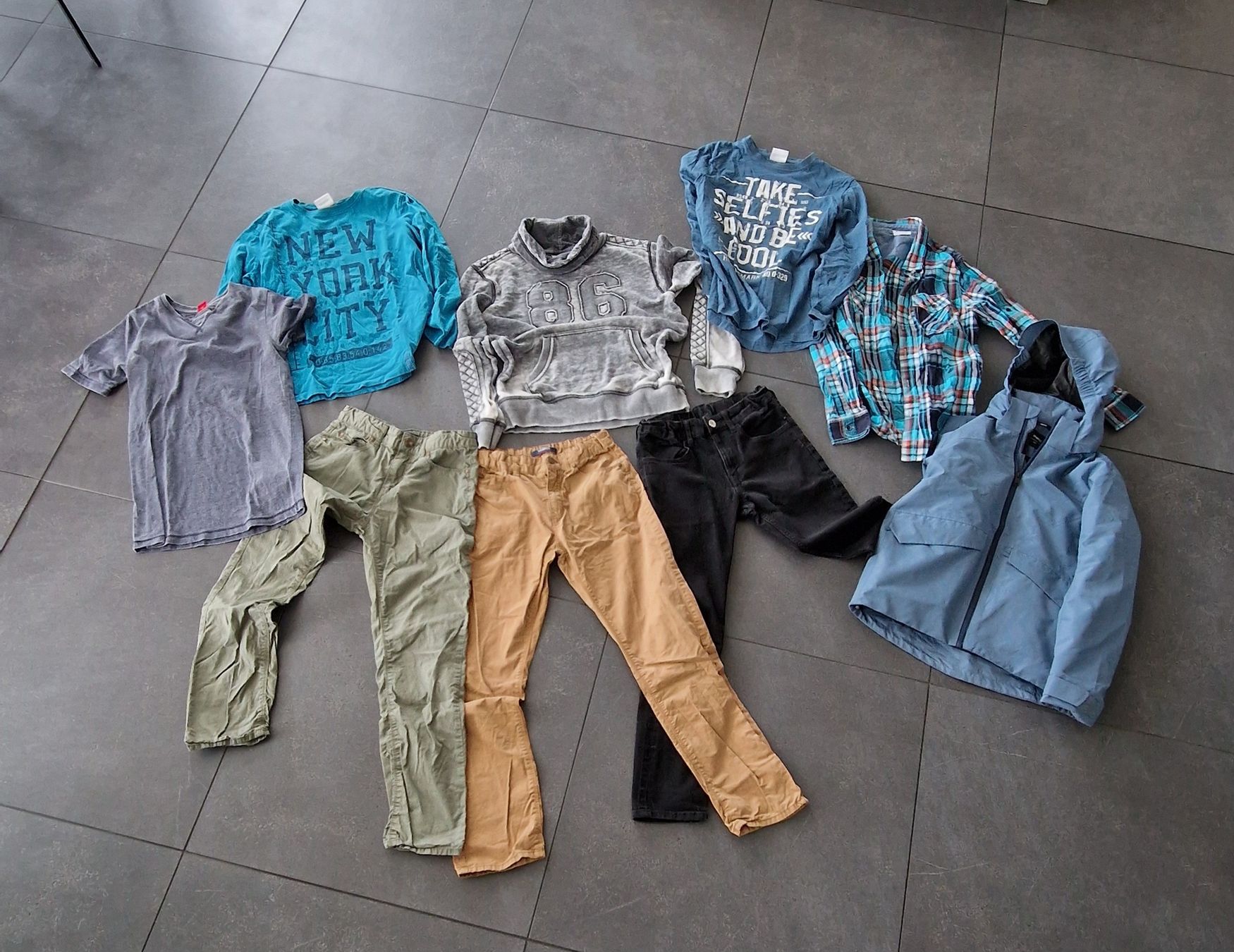 Lotti & Set di vestiti: Kleiderpaket Jungs Gr. 146 – Usato da Bätterkinden venduto da Reniderella