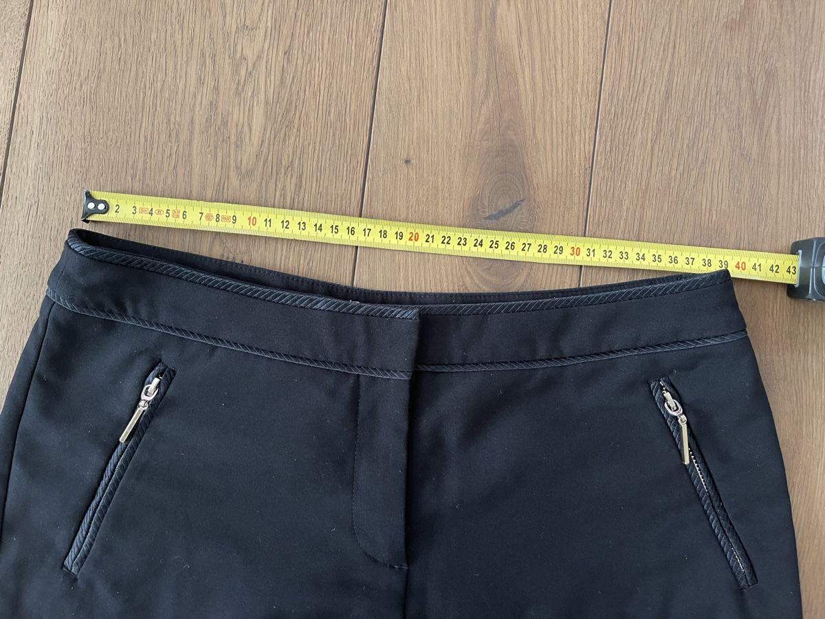 H&M Pantaloni: Schwarze Shorts H&M Grösse 38  – Usato da Dornach venduto da cmuenger 1