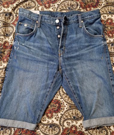 Blaue Jeans-Bermudas