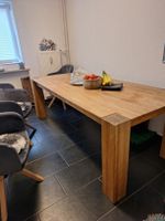 Massiver Holztisch / Esstisch
