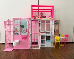 Barbie Dollhouse mit Badezimmer, Küche und Zubehör