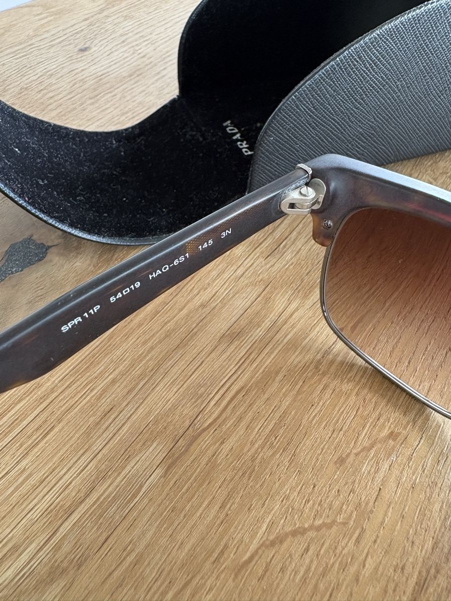 Prada Occhiali & Lenti: Prada Sonnenbrille wie neu – Usato da Wädenswil venduto da Flain 1