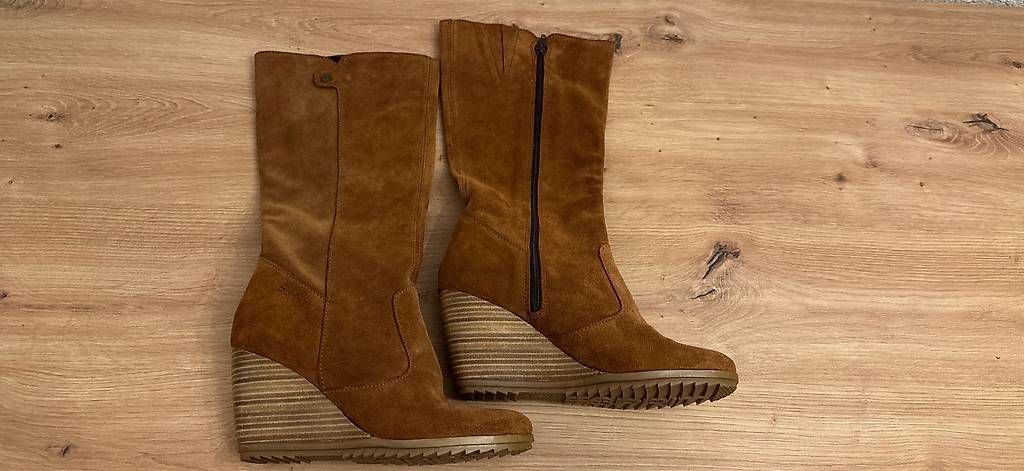 Scarpe da donna: Stiefel aus Wildleder, Gr 38 – Usato da Ittigen venduto da str_zl7h 1