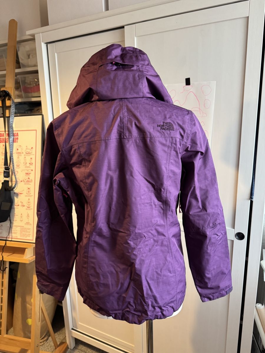 North Face Giacche: The North Face Damen Jacke Grösse S – Usato da Evilard venduto da Mikhaylova 1