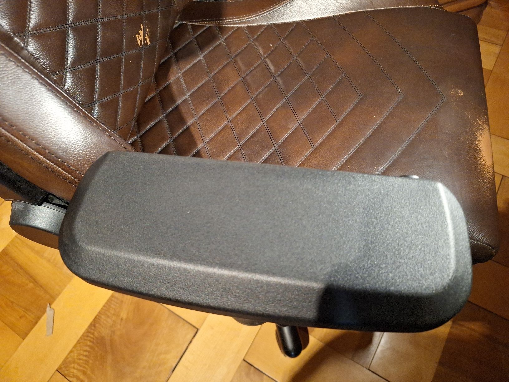 Noblechairs Sedie: Noblechairs Epic "Echtleder" – Usato da Flawil venduto da Dimontes 7