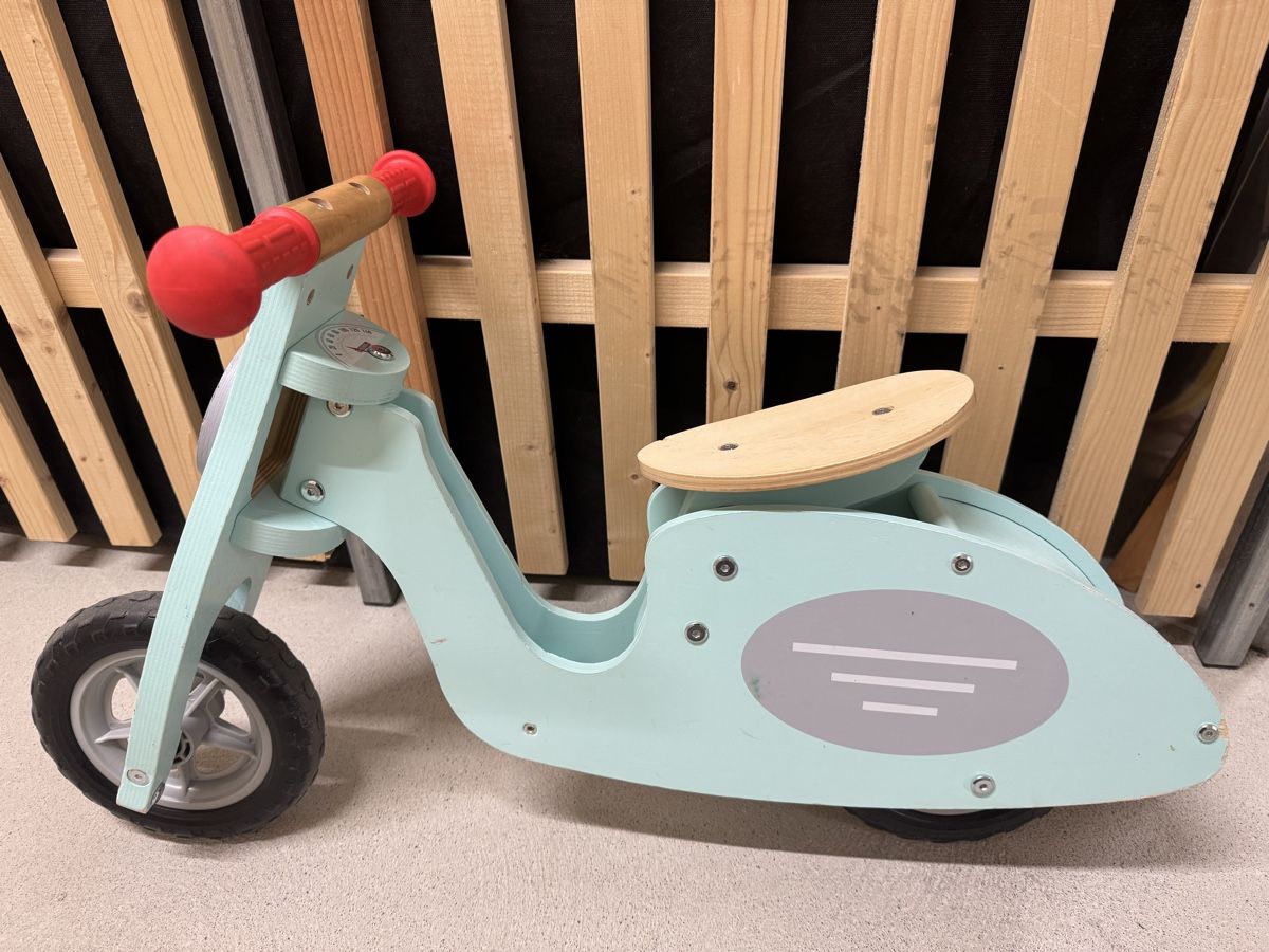 Fahrzeuge für Kinder: Rutschfahrzeug / Laufrad – Gebraucht aus Zürich von ale_n698 1