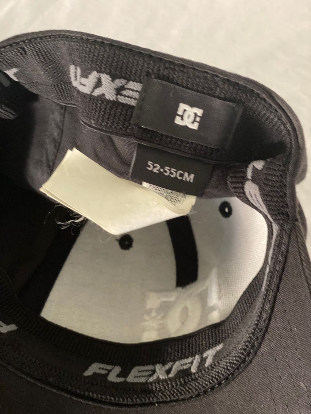 Flexfit Copricapi, berretti & cappellini: DC Cap Grösse 52-55cm Flexfit schwarz – Usato da Allenwinden venduto da Obalu 3