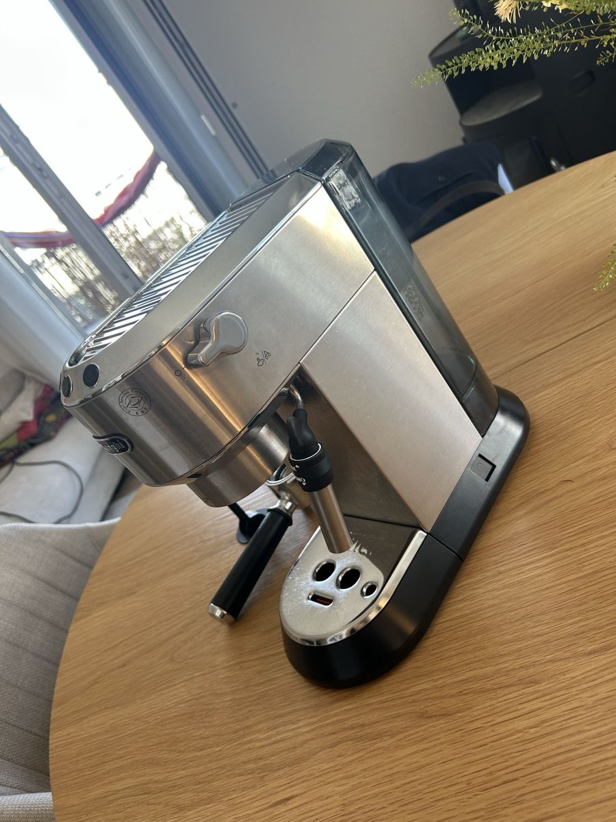 De'Longhi Machines à café & Machines à expresso: DeLonghi Espressomaschine Dedica – D'occasion à St. Gallen par Ladorephii 1