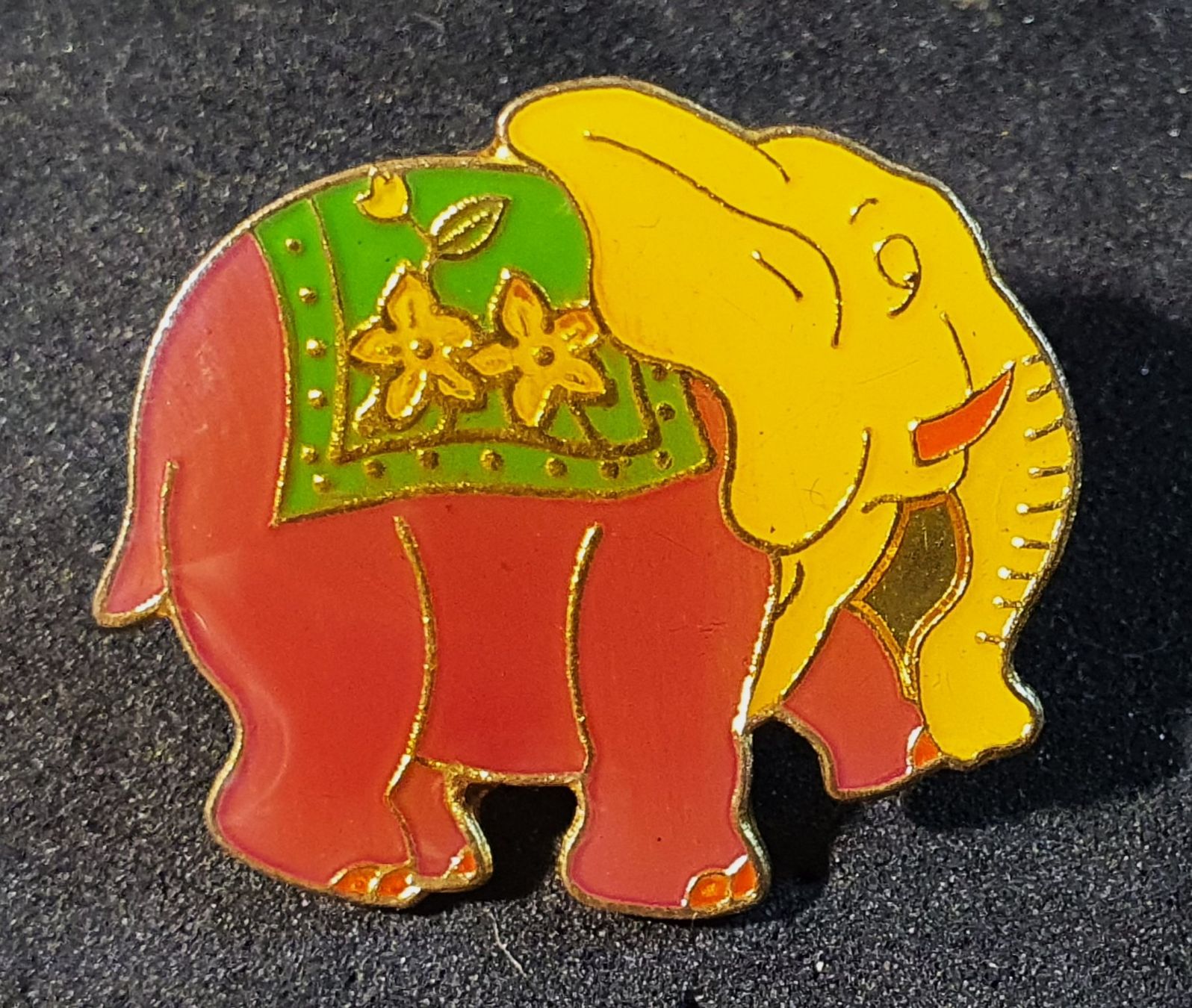 Placchette & Badge: BB240 - Pin Elefant – Usato da Reinach BL venduto da Boston-Verkauf