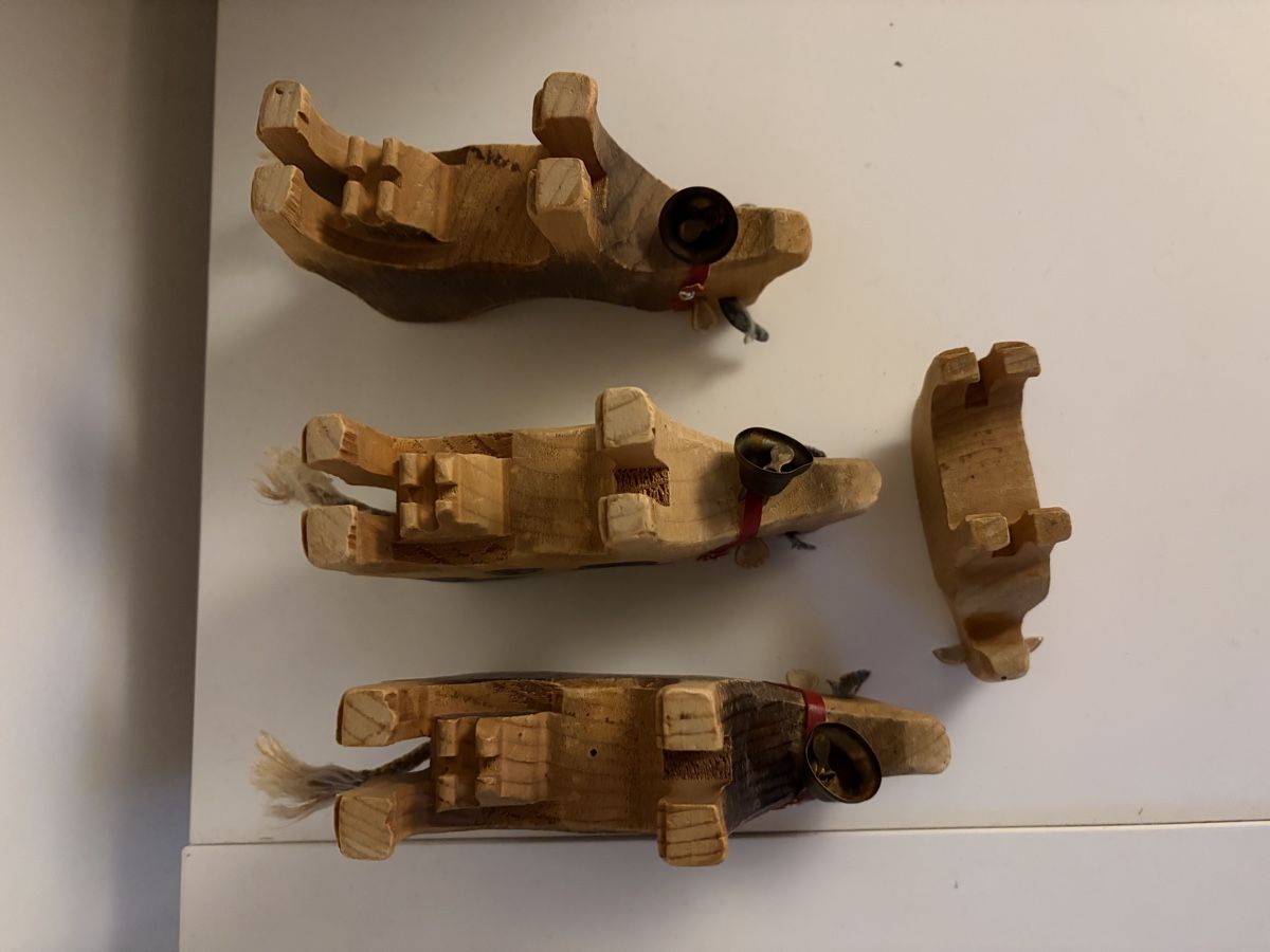 Giocattoli: Geschnitzte Holztiere Kühe  – Usato da Hochfelden venduto da larson27 8