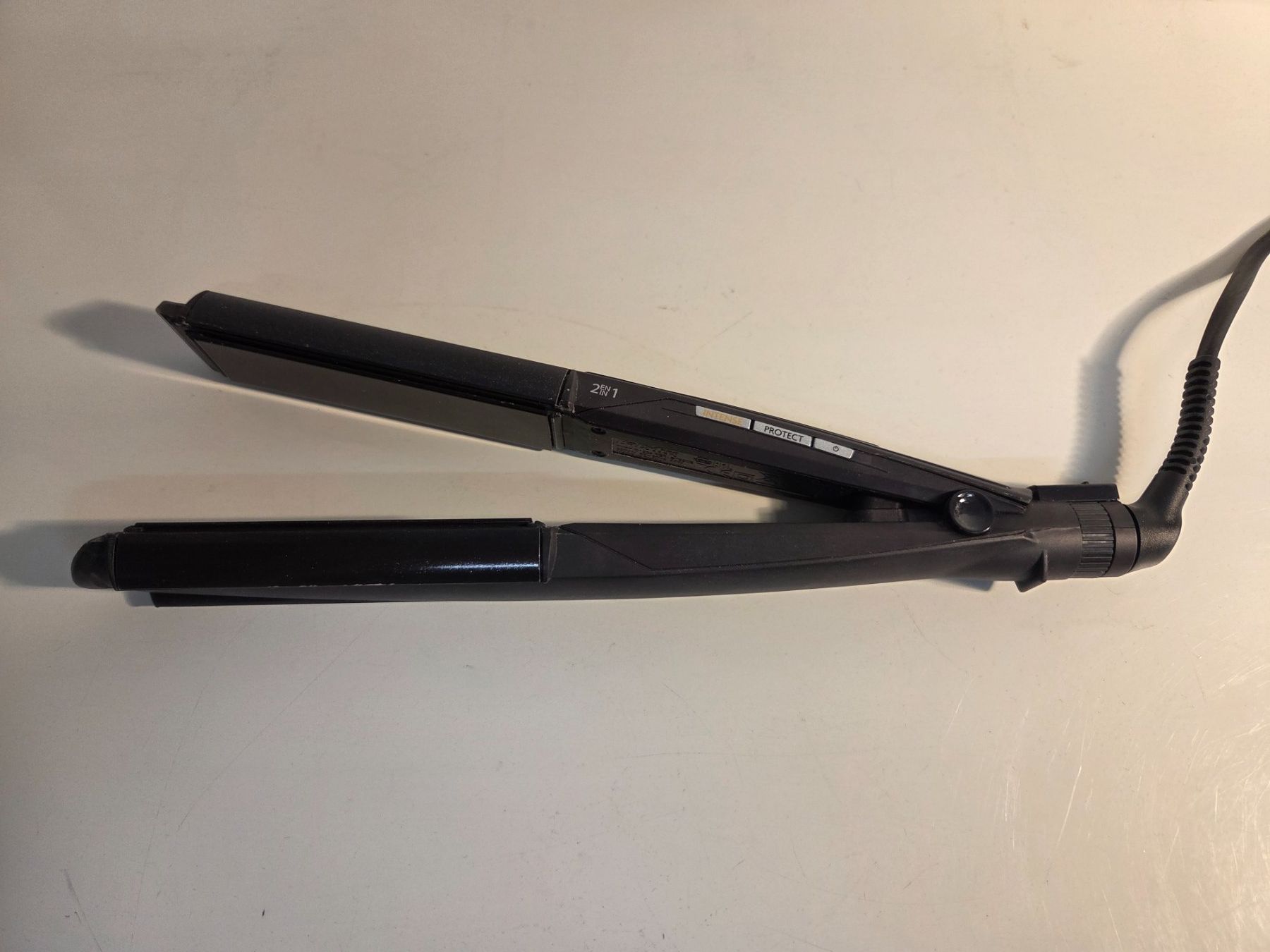 BaByliss Lockenstäbe & Haarglätter: BaByliss Paris Glätteisen Intense Protect – Gebraucht aus Chur von Einszweidreiviermein 7