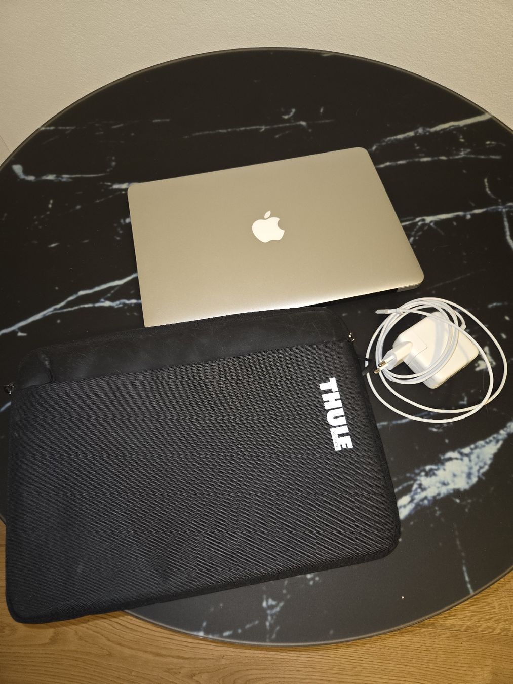 Apple Notebook: MacBook Air 13" A1466 2017 mit Ladegerät & Tasche – Usato da Morschach venduto da bluefisch396